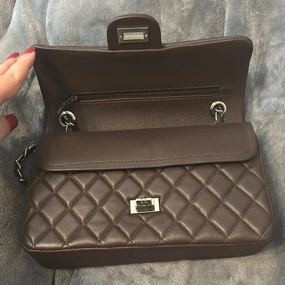 Elegant Brown Quilted Chain Shoulder Bag - Picture 2 of 3